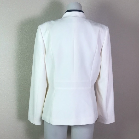 TAHARI WHITE BLAZER BLACK TRIM UPTURNED COLLAR - Picture 4 of 6